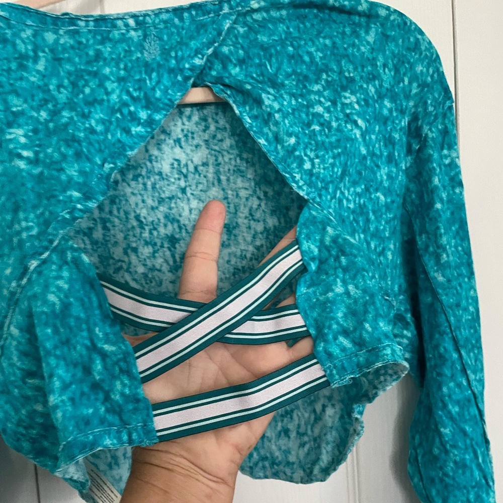 Free People NWT Gorgeous Teal Blue Crop Shirt Workout Casual Top Size XS - Picture 12 of 14